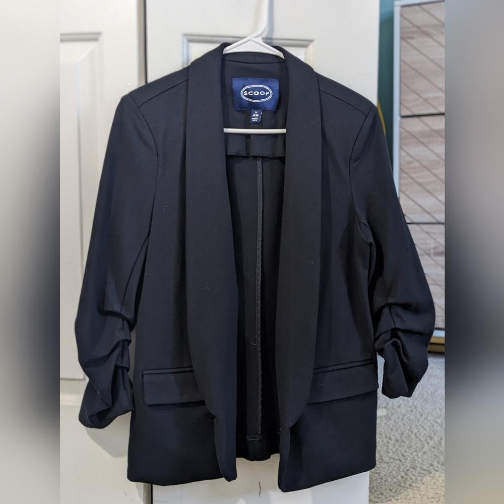 Scoop Women's Relaxed Ultimate Scubaknit Blazer with Scrunch Sleeves in black, M